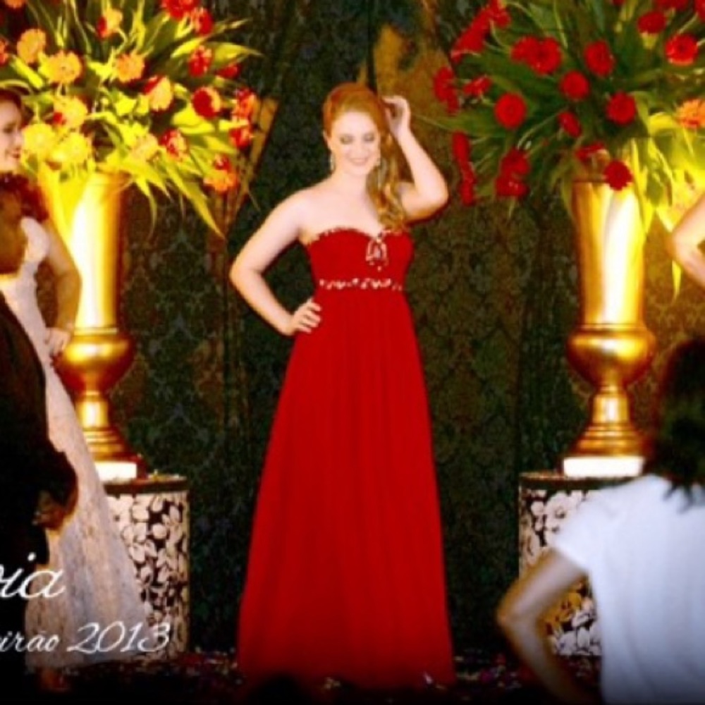 Red prom dress